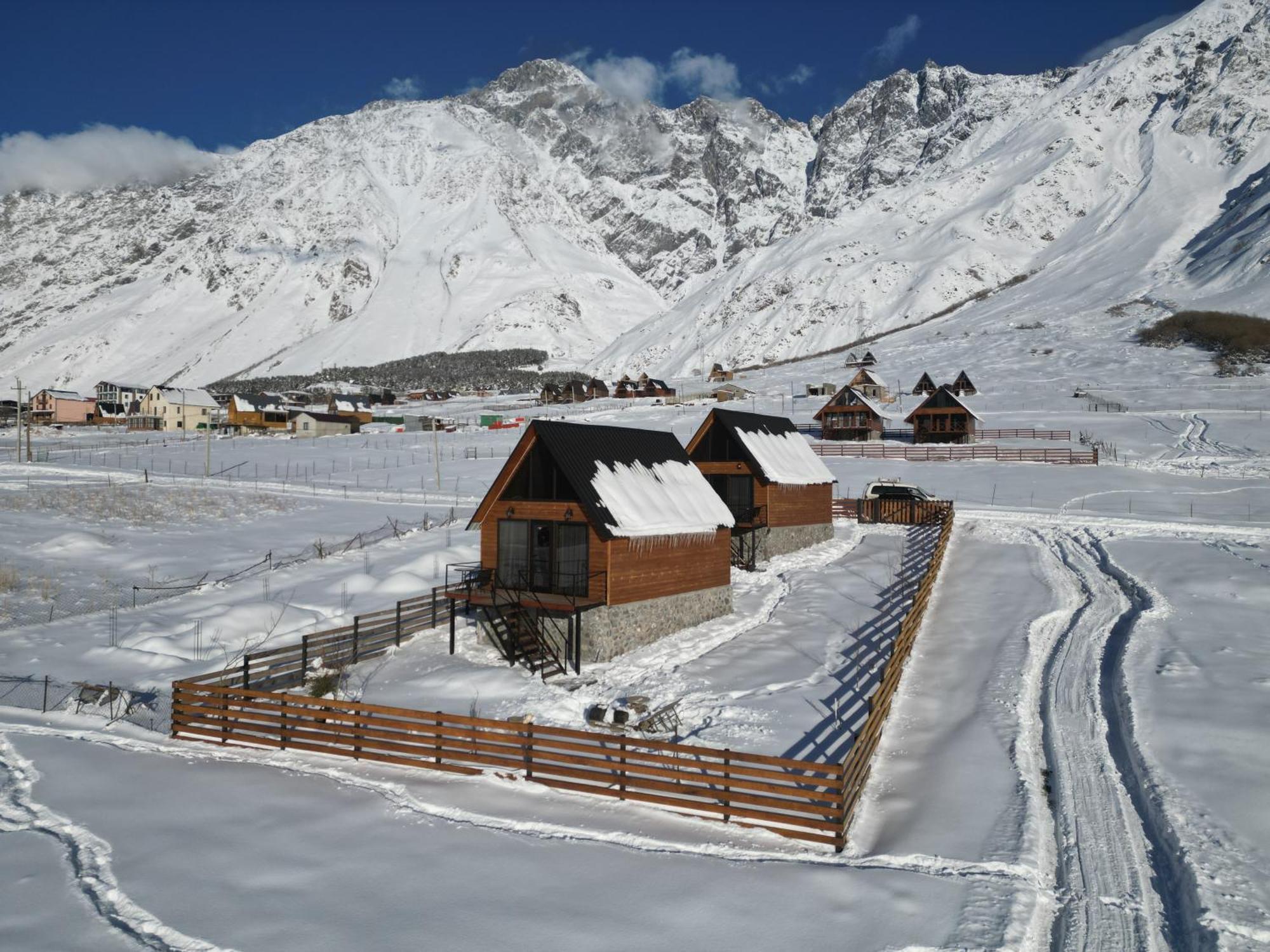 Traveler'S Cottages In Kazbegi エクステリア 写真