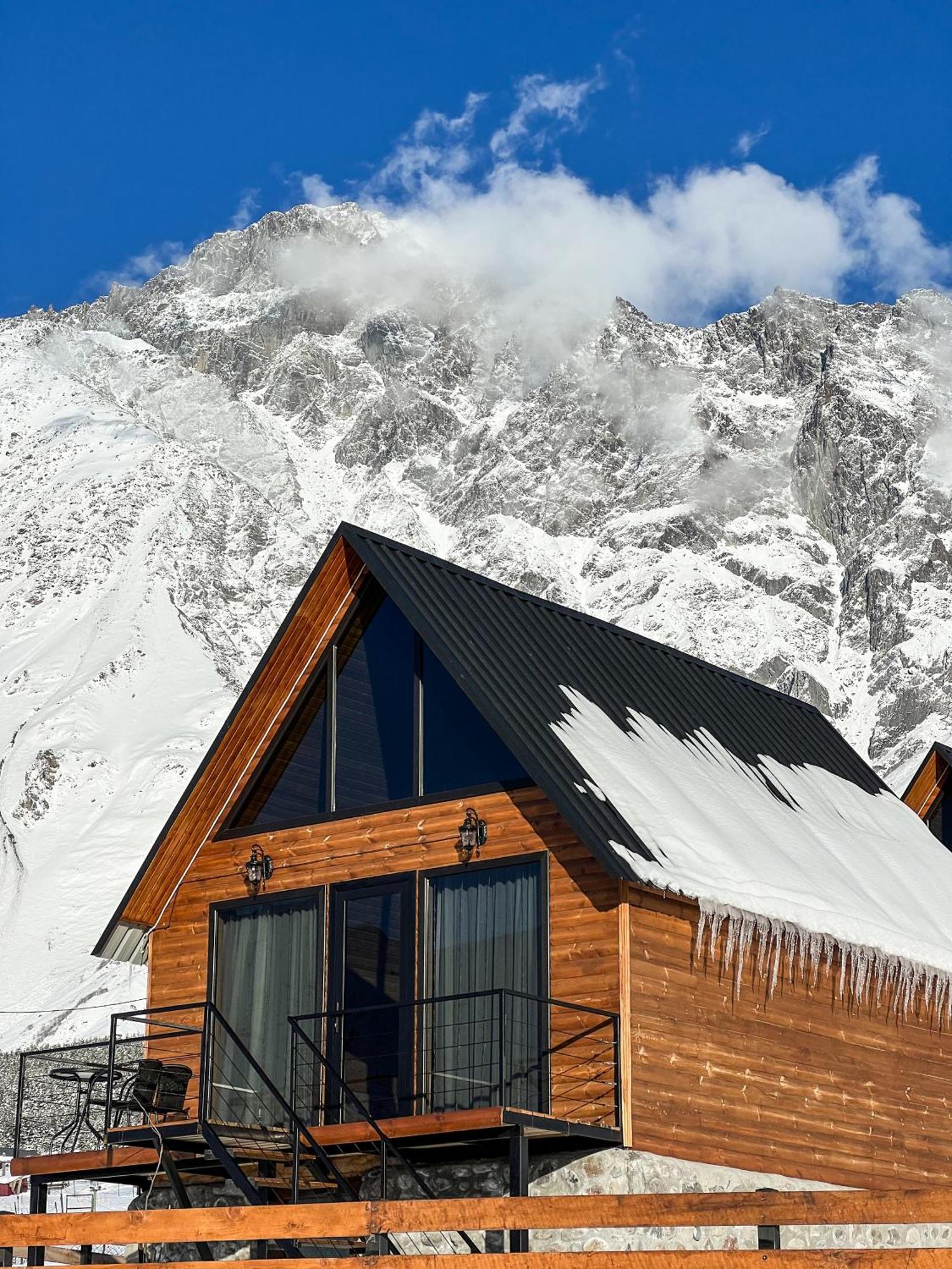 Traveler'S Cottages In Kazbegi エクステリア 写真