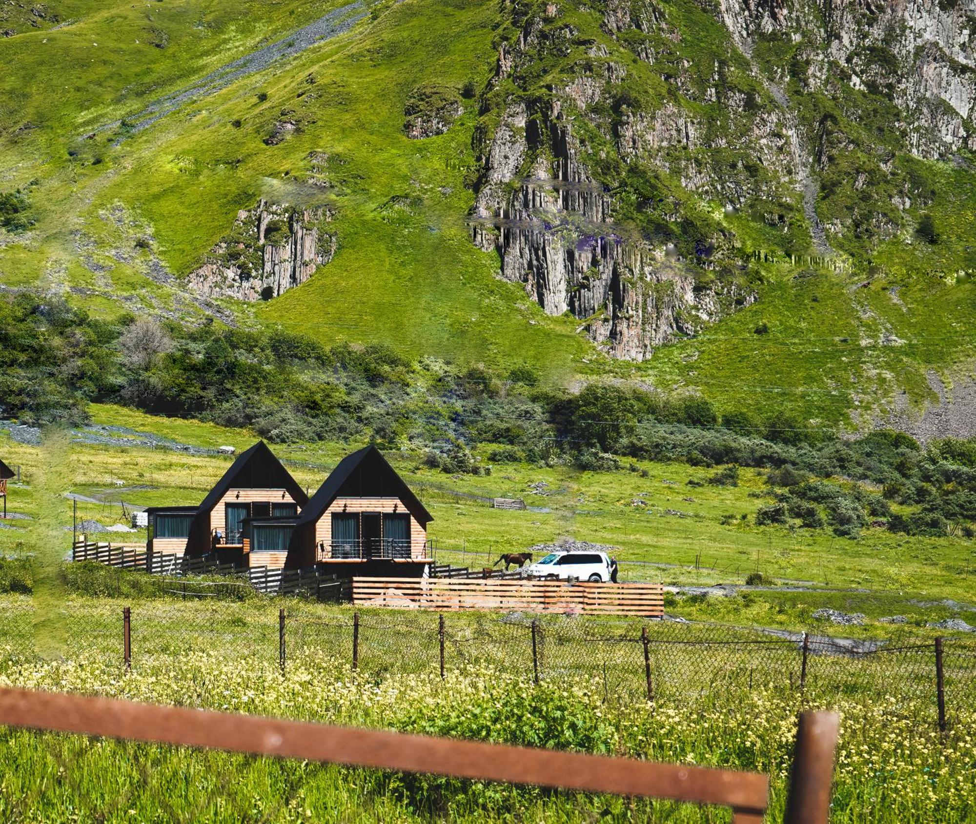 Traveler'S Cottages In Kazbegi エクステリア 写真
