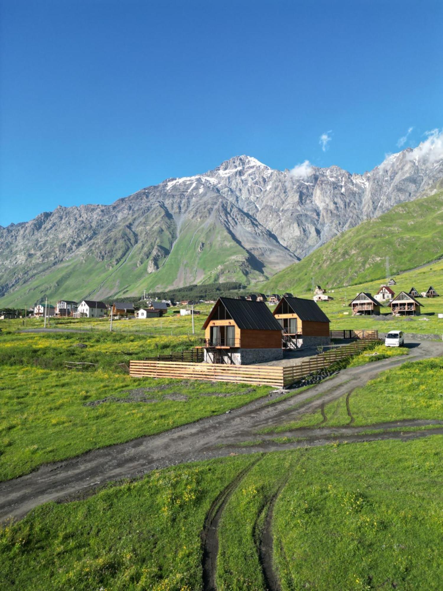 Traveler'S Cottages In Kazbegi エクステリア 写真