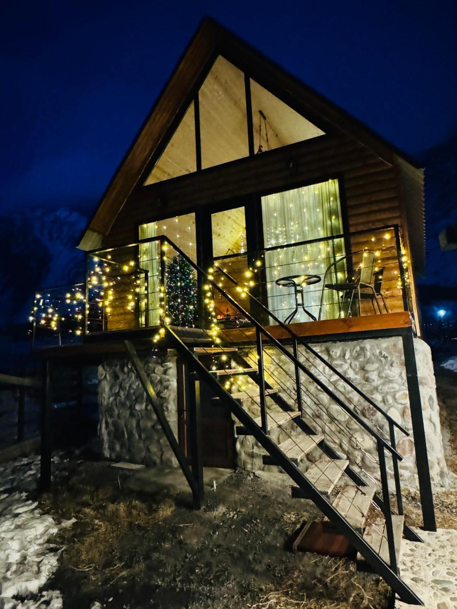 Traveler'S Cottages In Kazbegi エクステリア 写真